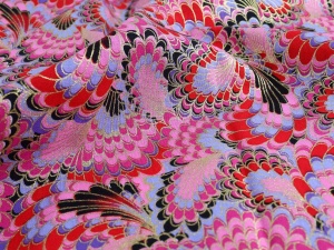 Bumbac imprimat japonez cu insertii aurii - Peacock Rose