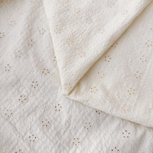 Bumbac Seersucker uni cu broderie - Floral Stripe Ecru