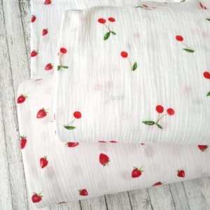Cupon 118x30cm - Muselina imprimata digital cu capsuni - Strawberry White - Img 3