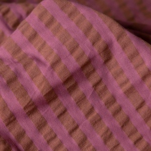 Bumbac gofrat Seersucker cu dungi - Toffee Purple