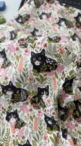 Cupon 70cm - Bumbac imprimat - Lucky Cat Floral - Img 2