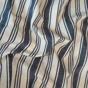 Tesatura rustica yarn dyed cu dungi albastru denim-natur