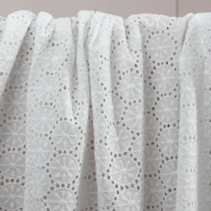 Cupon 55cm - Bumbac subtire cu broderie Deluxe White