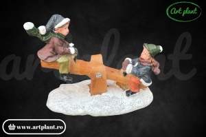 Iarna cu copii pe balansoar