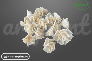 Cap gardenie decorativă din lemn de sola alb natural 4 cm, petale largi ondulate, floare handmade – ArtPlant.ro