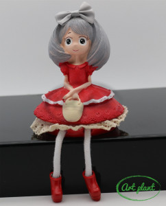 Figurina papusa de rasina, Fata cu rochita rosie si gentuta