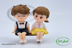 Minifigurine rasina cuplu pe bancuta