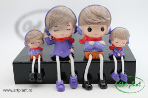 Set 4 figurine de răsină Familie cu ochelari