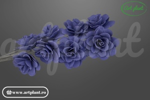 Trandafiri cu petale de lemn violet