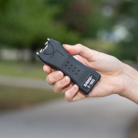 Lanterna mini cu electrosoc Sabre 120 lumeni - Negru