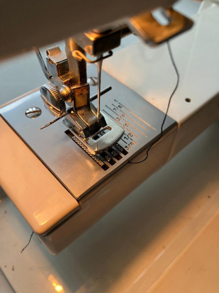Piciorus pentru incretirea materialului, ideal pentru materiale subtiri pana la medii