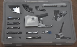 Set universal pentru masinile de cusut contine 15 piese