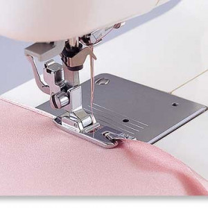 Piciorus pentru cusut tiv drept cu dubla indoire (latime 3mm) pe materiale subtiri pana la medii