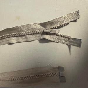 Fermoar plastic detașabil, lungime 40 cm,gri