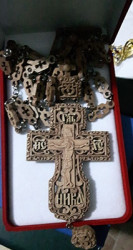 Cruce pectorala din lemn sculpata