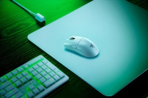 Mouse Razer Viper V3 Pro, conectivitate Razer HyperSpeed Wireless si prin fir, durata de viata baterie pana la 95 ore la 1000 Hz, pana la 62 ore la 2000 Hz, pana la 40 ore la 4000 Hz, pana la 17 ore la 8000 Hz, alb - Img 10