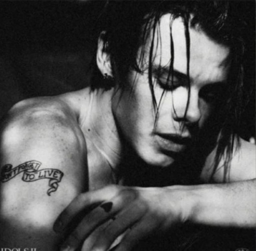 ПОВЕЧЕ РОК И ПО-ЗРЯЛО ЗВУЧЕНЕ: ЕДИН МУЗИКАЛЕН РАЗКАЗ ЗАД IDOLS II НА YUNGBLUD