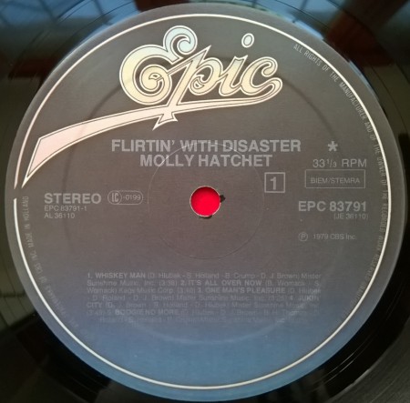 Molly Hatchet ‎– албум Flirtin' With Disaster - Img 2