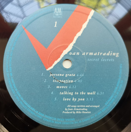 Joan Armatrading – албум Secret Secrets - Img 3