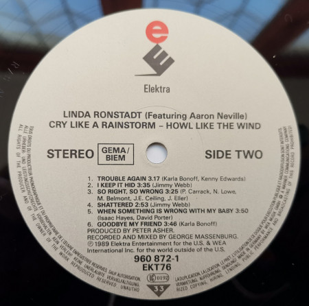 Linda Ronstadt Featuring Aaron Neville ‎– албум Cry Like A Rainstorm - Howl Like The Wind - Img 3