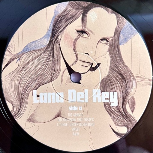 Lana Del Rey – албум Did You Know That There&#039;s A Tunnel Under Ocean Blvd - Img 3