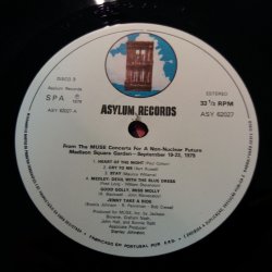 Various ‎– албум No Nukes - From The Muse Concerts For A Non-Nuclear Future - Madison Square Garden - September 19-23, 1979 - Img 4