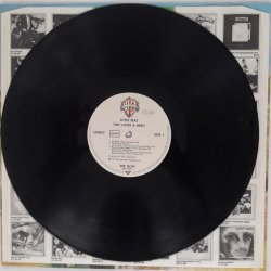 Little Feat ‎– албум Time Loves A Hero - Img 3