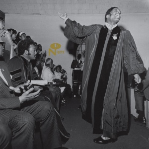PASTOR T.L. BARRETT &A... - I SHALL WEAR A CROWN