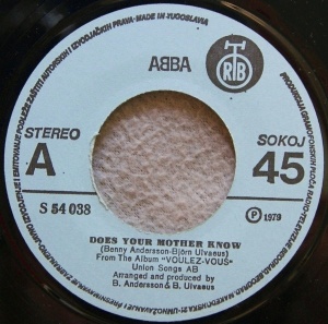 ABBA – 7" сингъл Does Your Mother Know / Kisses Of Fire - Img 2