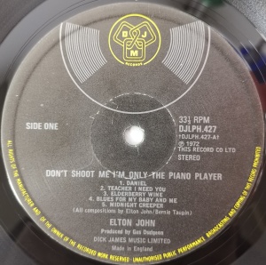 Elton John – албум Don't Shoot Me I'm Only The Piano Player - Img 2