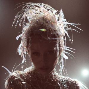 MILEY CYRUS - SOMETHING BEAUTIFUL