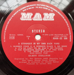 Gilbert O'Sullivan – албум A Stranger In My Own Back Yard - Img 3