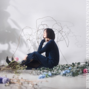 Eri Chichibu - LOOKING BACK. LOOKING FORWARD (1 x CD)