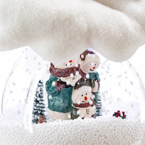 Figurină decorativă de Crăciun cu efect de ninsoare – Moș Crăciun – 30 × 23 × 42 cm – Cod produs: DE-791 - Img 2