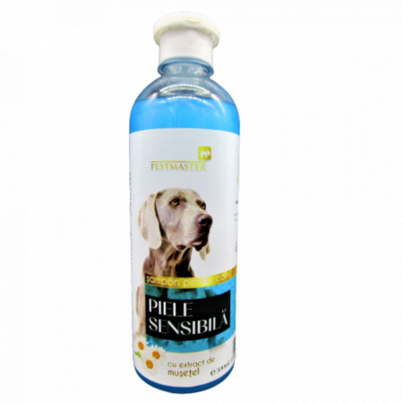 Sampon Pestmaster pentru caini, piele sensibila, cu extract de musetel, vitamina E si alantoina, 500 ml.