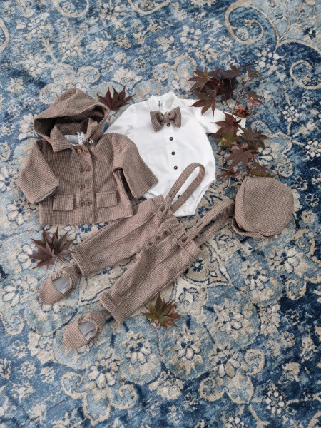 Costum gros maro, compus din pantalon, cămașă, bretele și papion (0 luni - 6 ani)