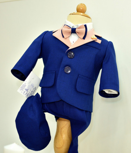 Costum de botez în contrast: bleumarin cu guler roz