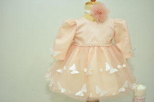 Rochie de botez cu zeci de fluturași aplicați - Img 5