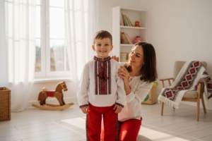 Costum traditional de baieti, bleu și negru, de la 3 ani la 10 ani
