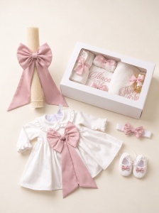 Trusou Botez din muselina pentru Fetita Elegant cu Rochita si lumanare - Img 2