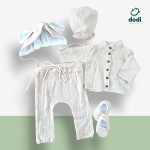 Costum Botez Băiețel din Muselină – Cămașă Reglabilă și Pantaloni cu Șiret + Accesorii Asortate - Img 3