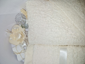 Trusou de botez cu rochie alba