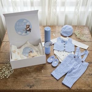Trusou de Botez Bleu Personalizat cu Costum din In, Lumânare și Cutie Premium pentru Băieți - Img 2