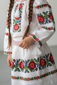 Costum tradițional cu fusta și ie brodate - Img 2