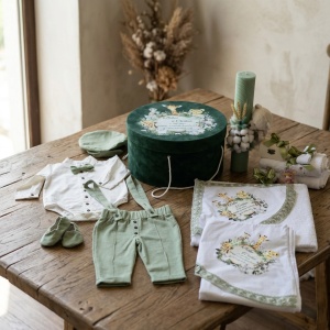 Trusou botez jungle verde salvie cu girafă și elefant – set complet personalizat băieți