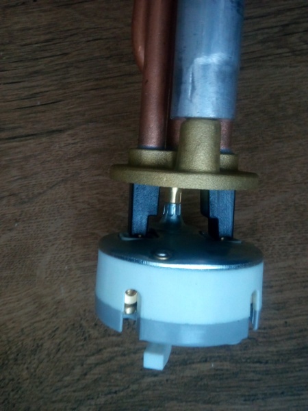 Rezistenta de boiler flansa 2000W termostat si anod magneziu contacte scurte
