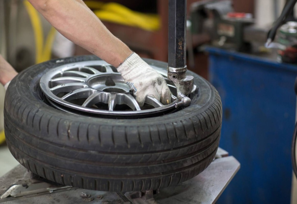 Ce tip de aparat dejantat anvelope să alegi dacă lucrezi și cu jante SUV sau 4x4?