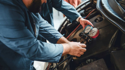 Aparatul încărcare freon ca parte esențială în atelierul auto