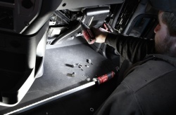Lampă iluminat LED cu prindere pe capotă Milwaukee M12™ M12 UHL-0 4933459432 - Img 5