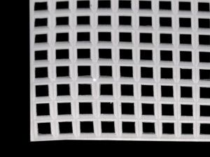 Plasă din plastic pentru brodat, 37x41,5 cm - alb - Img 2